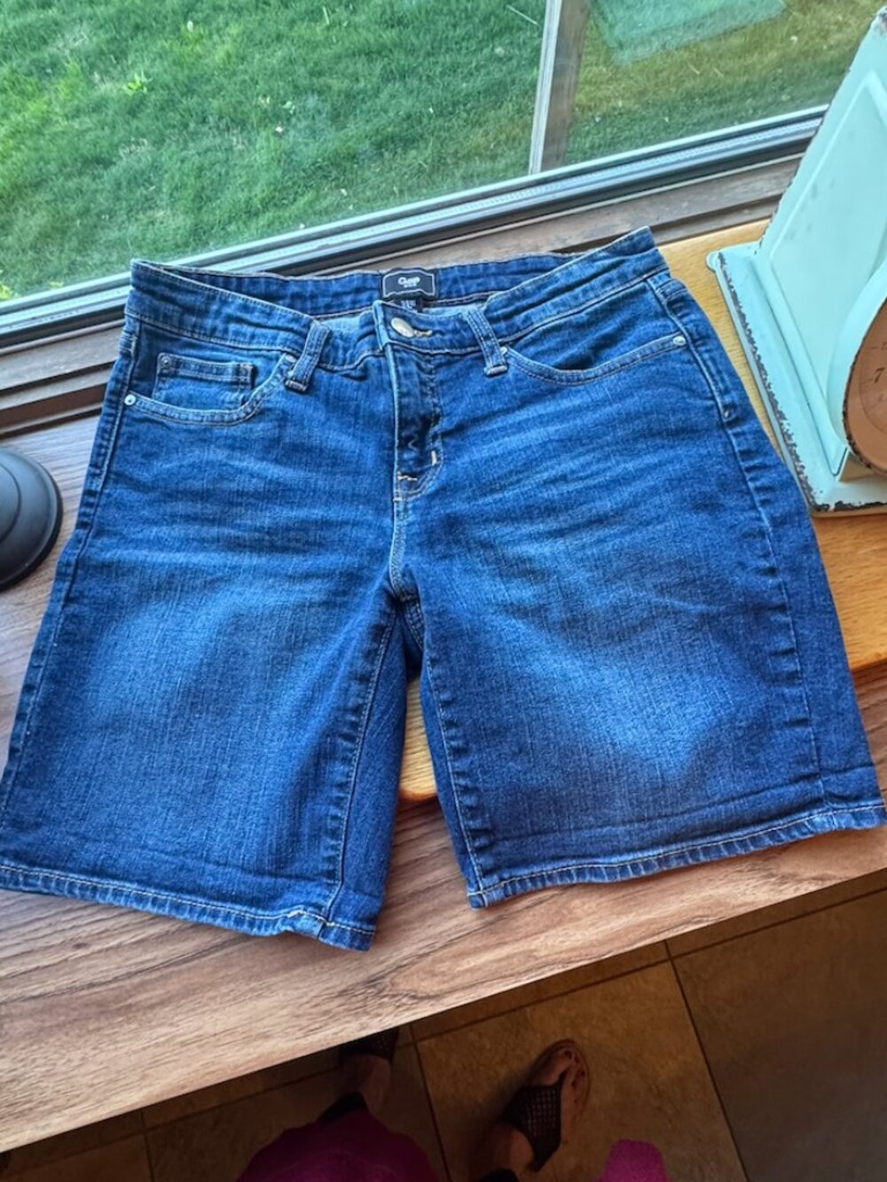 GAP 1969 Women's Jean Shorts - Size 4 (C17)